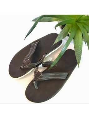 GAP Kids brown faux leather flip flops (size 3/4)